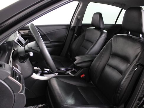 Used 2016 Honda Accord Touring image 18