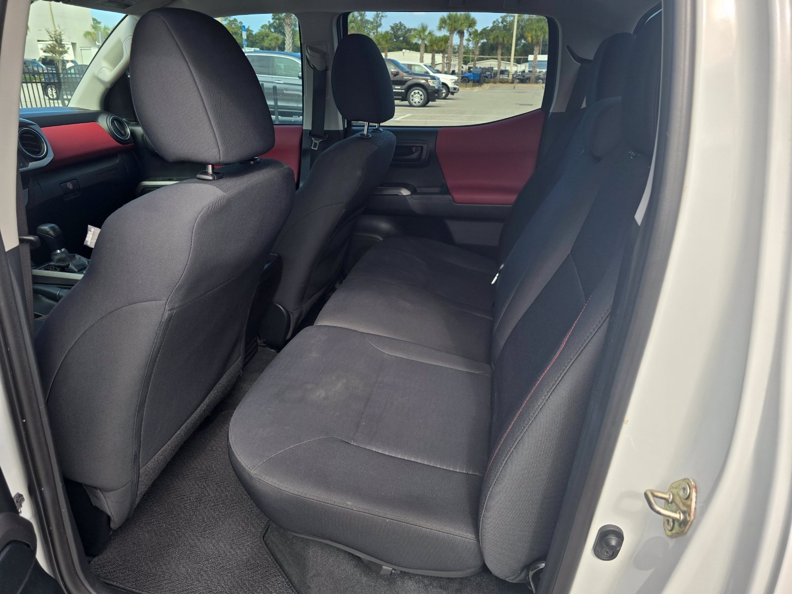 Used 2016 Toyota Tacoma SR5 w/ SR5 Appearance Package (SN) RWD image 16