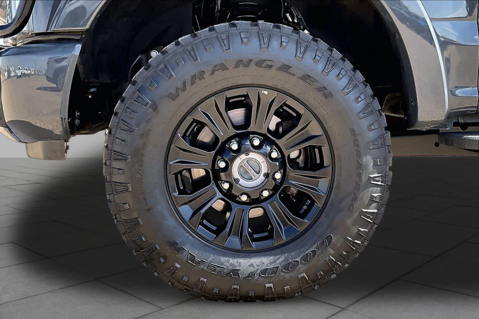 Used 2021 Ford F250 Platinum w/ Tremor Off-Road Package AWD/4WD image 11