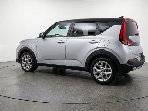 Used 2025 Kia Soul LX w/ LX Technology Package FWD image 6