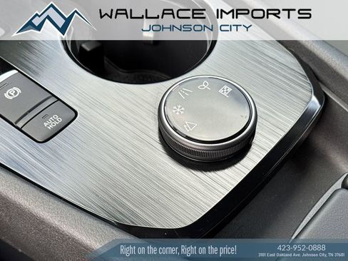 Used 2025 Nissan Rogue SL AWD/4WD image 27