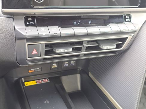 Used 2025 Toyota Camry SE image 21