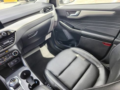 Used 2022 Ford Escape SEL w/ Technology Package AWD/4WD image 15
