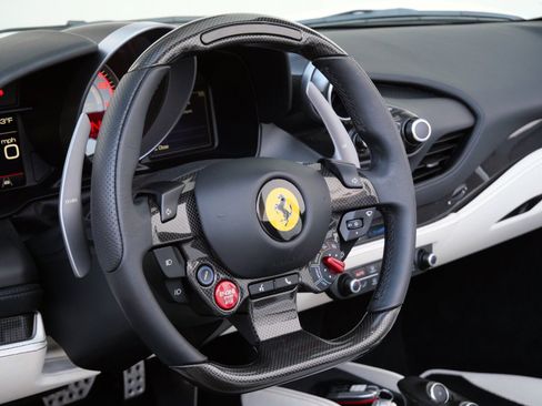 Used 2022 Ferrari F8 Tributo image 18