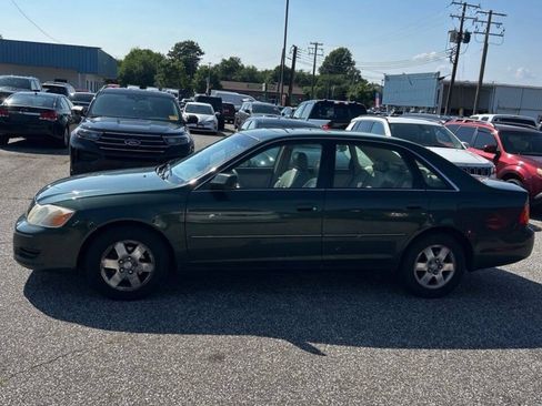 Used 2001 Toyota Avalon XLS FWD image 2