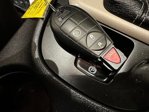 Used 2017 Jeep Cherokee Latitude w/ Cold Weather Group AWD/4WD image 12