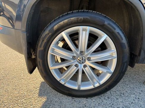 Used 2016 Volkswagen Tiguan SE image 16