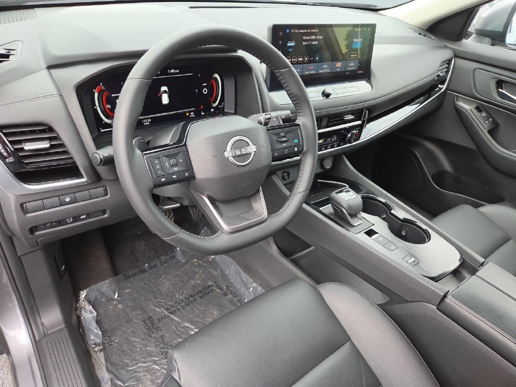 Used 2025 Nissan Rogue SL FWD image 14
