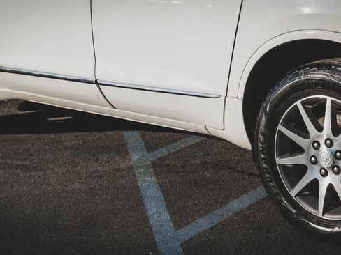 Used 2016 Buick Enclave Leather image 8