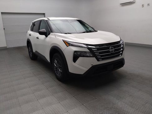 Used 2024 Nissan Rogue S image 13