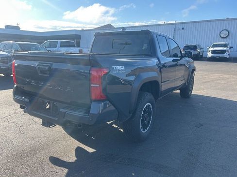 Used 2024 Toyota Tacoma TRD Off-Road w/ TRD Off Road Upgrade Package image 4