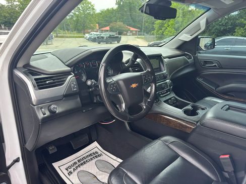 Used 2019 Chevrolet Suburban LT RWD image 10