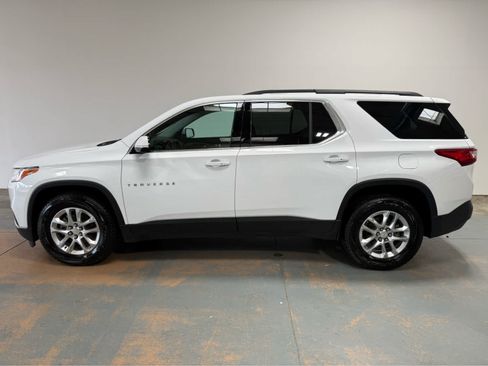 Used 2020 Chevrolet Traverse LT w/ Driver Confidence II Package AWD/4WD image 2