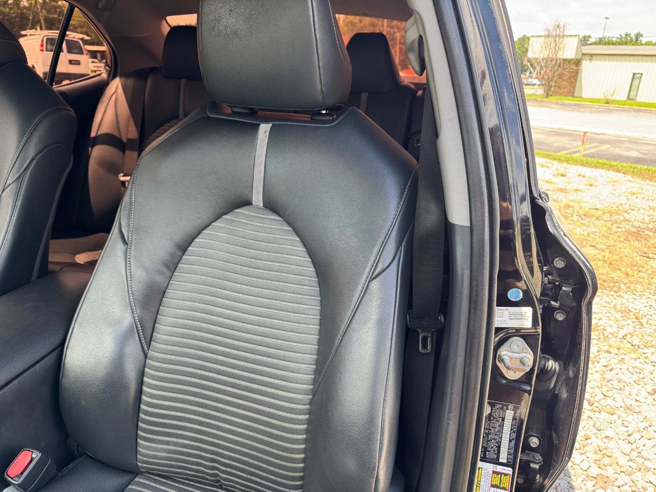Used 2019 Toyota Camry SE w/ Carpet Mat Package FWD image 21