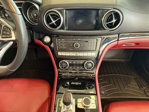 Used 2019 Mercedes-Benz SL 550 image 9