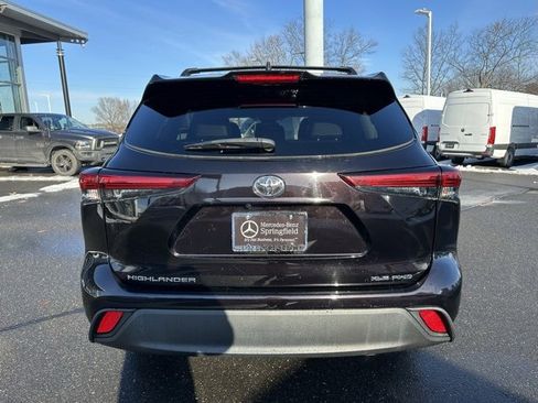 Used 2022 Toyota Highlander XLE image 5
