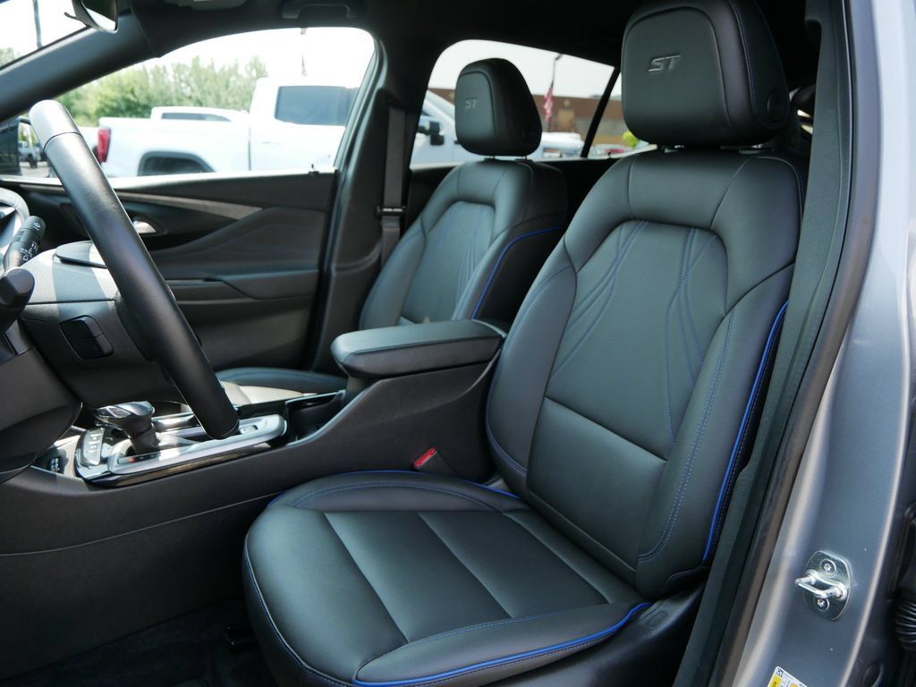 Certified 2024 Buick Envista Sport Touring w/ Convenience I Package FWD image 12