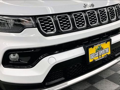 Used 2025 Jeep Compass Limited image 32