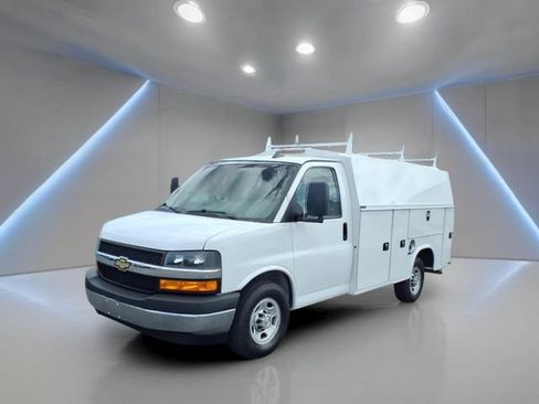 Used 2019 Chevrolet Express 3500 w/ Power Convenience Package RWD image 12