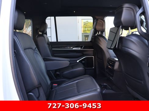 Used 2022 Jeep Wagoneer Series III w/ Premium Group I AWD/4WD image 23