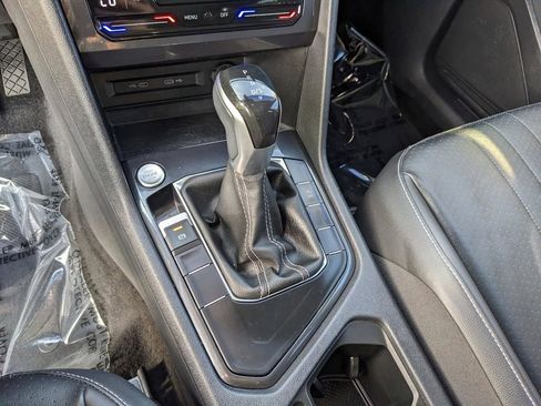 Certified 2022 Volkswagen Tiguan SE w/ Panoramic Sunroof Package image 24