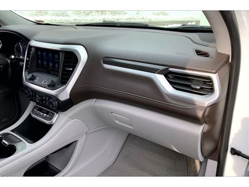 Used 2023 GMC Acadia SLT image 15