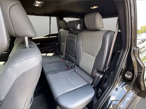 Used 2025 Lexus GX 550 w/ Cold Area Package AWD/4WD image 25