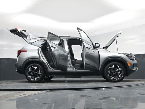 New 2026 Kia Seltos S image 23