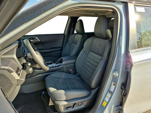 New 2025 Mitsubishi Outlander SE AWD/4WD image 16