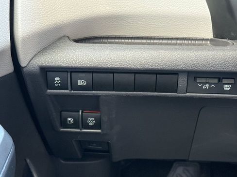 Used 2024 Toyota Sienna LE image 38
