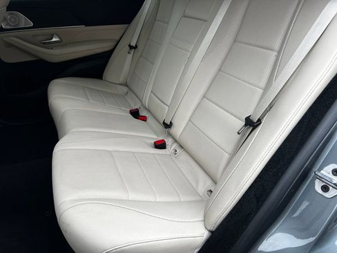 Used 2022 Mercedes-Benz GLE 350 4MATIC w/ Premium Package image 13