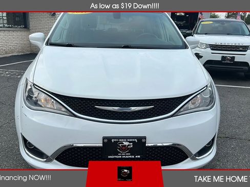 Used 2017 Chrysler Pacifica Touring-L FWD image 8