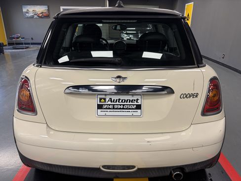 Used 2010 MINI Cooper Hardtop FWD image 4