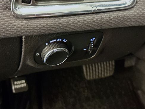 Used 2018 Chevrolet Cruze LT w/ Convenience Package image 17