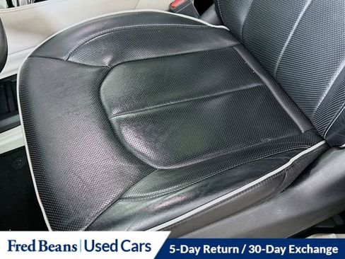 Used 2023 Chrysler Pacifica Limited FWD image 21