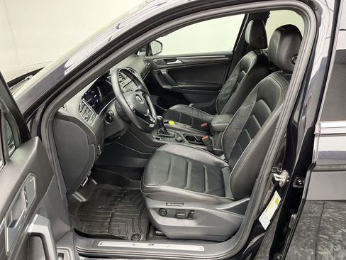 Used 2020 Volkswagen Tiguan SEL Premium R-Line AWD/4WD image 3
