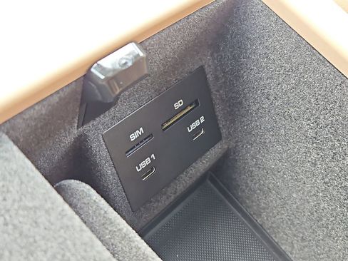 Certified 2025 Porsche Macan image 20