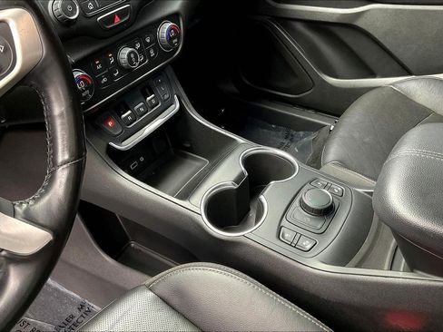 Used 2019 GMC Terrain SLT w/ Preferred Package FWD image 18
