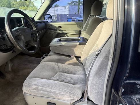 Used 2006 Chevrolet Suburban LS w/ Smart Select Package RWD image 12