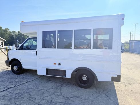 Used 2009 Chevrolet Express 3500 w/ School Bus Package RWD image 4