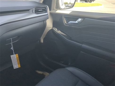 New 2025 Ford Escape SE image 6
