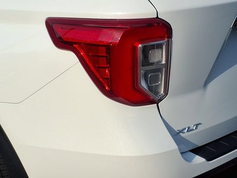Used 2023 Ford Explorer XLT w/ Equipment Group 202A AWD/4WD image 9