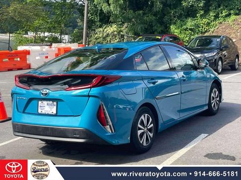 Used 2017 Toyota Prius Prime Premium FWD image 6