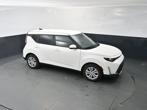 Used 2023 Kia Soul LX FWD image 33
