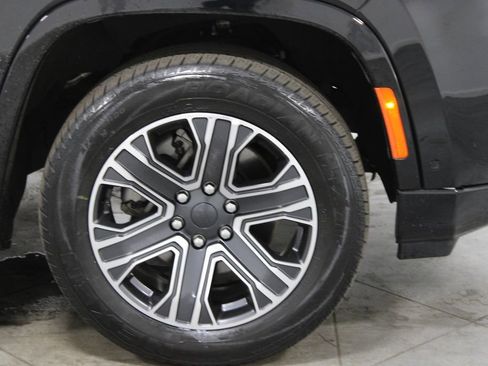 Used 2024 Jeep Wagoneer Series II image 11