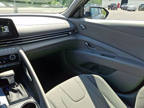 Used 2024 Hyundai Elantra SEL FWD image 11