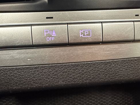 Used 2023 Kia Carnival LX FWD image 38