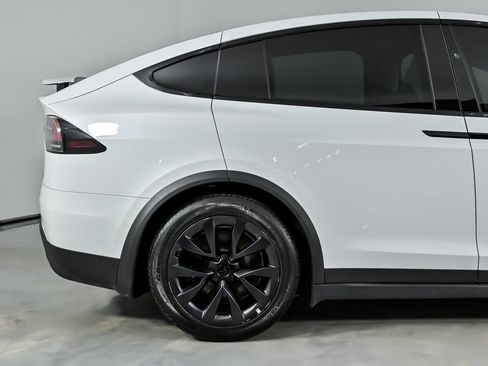 Used 2023 Tesla Model X Plaid image 12