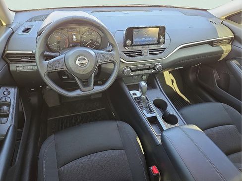 Used 2024 Nissan Altima 2.5 S image 10