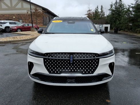 Used 2024 Lincoln Nautilus Reserve image 2